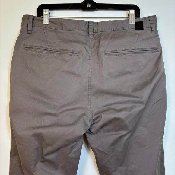 Vuori Collins Chino Mens Twill Pants Size 34 Cocoa Stretch Travel Office NWT - Picture 6 of 12
